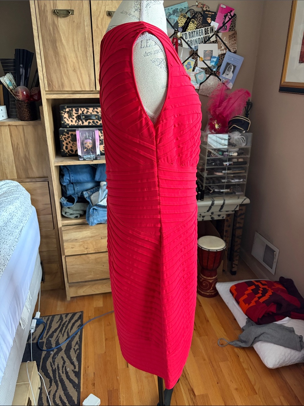 Calvin Klein Red Textured Sleeveless Sheath Dress - 16W - Picture 2 of 5